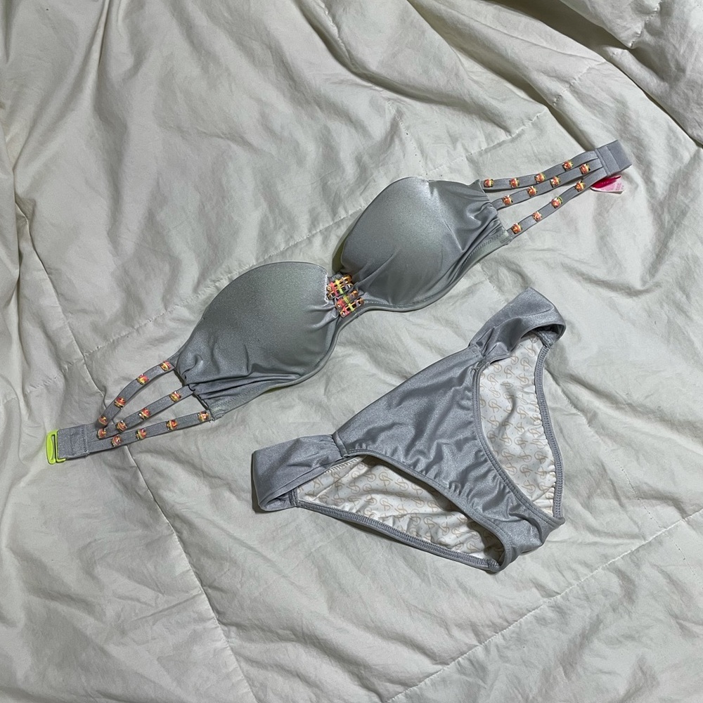 • Victoria’s Secret • XS